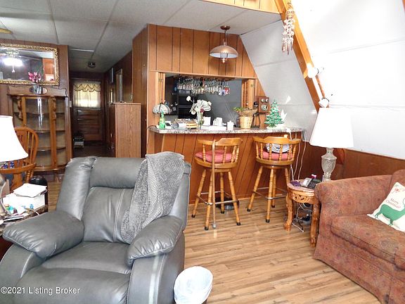 3rd image of 510 Dutchmans Creek Rd