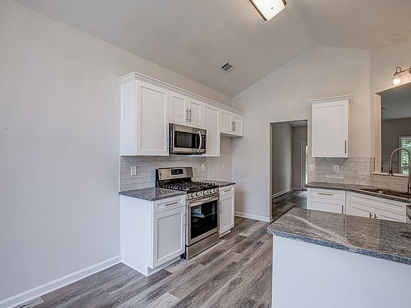 3rd image of 2885 Superior Dr