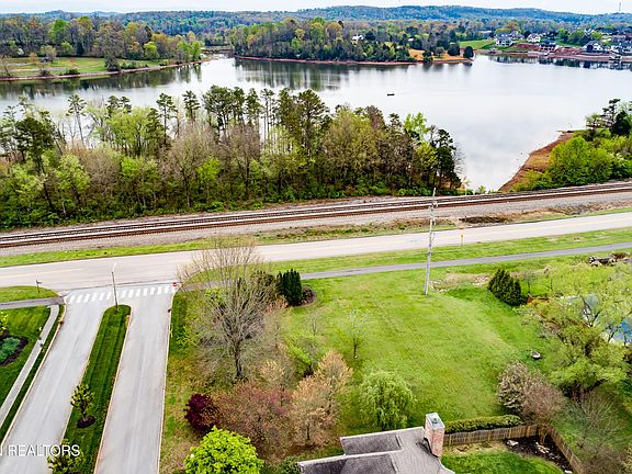 2nd image of 833 Bayshore Dr