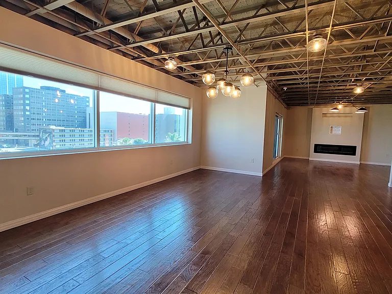 901 N Upper Broadway #1 — Photo 14