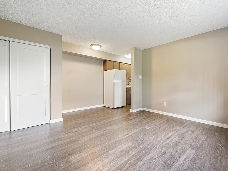 612 S Van Buren Street 5 #6-3-9 — Photo 1