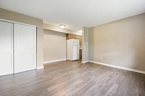 612 S Van Buren Street 5 #6-3-9 Photo 1