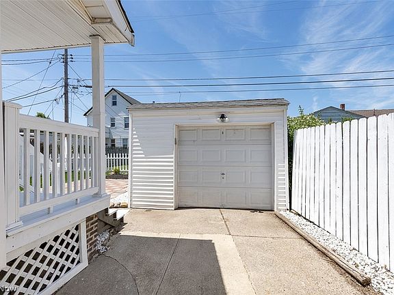 5th image of 4948 E 107th St