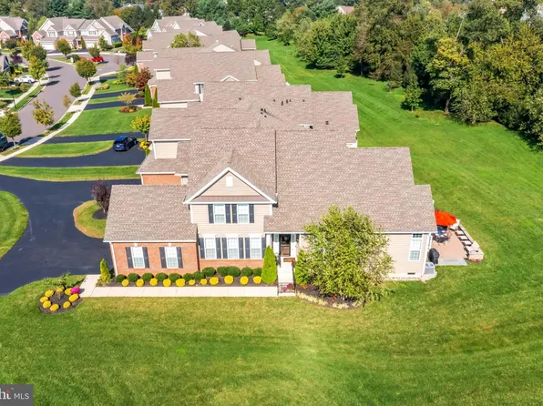 101 Sarazen Dr, Moorestown, NJ 08057