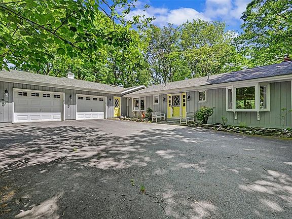 3rd image of 129 Wagoner Ln