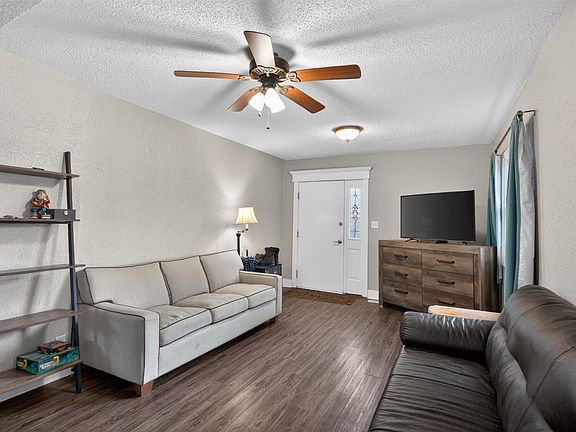 3rd image of 208 8th St