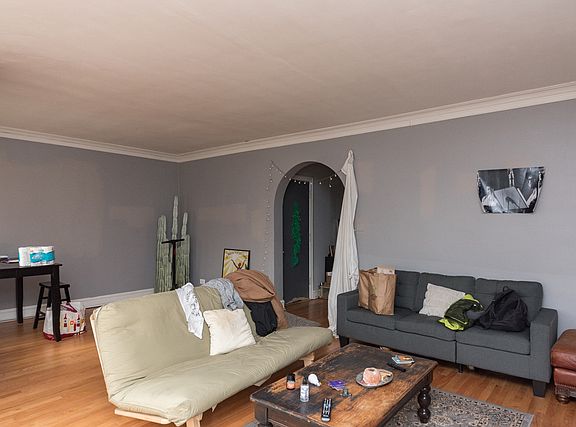 2nd image of 1406 W Thorndale Ave APT 3
