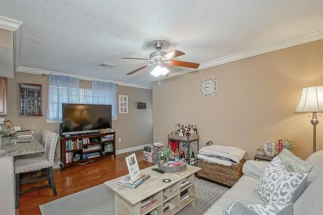 238 N Labarre Dr — Photo 3