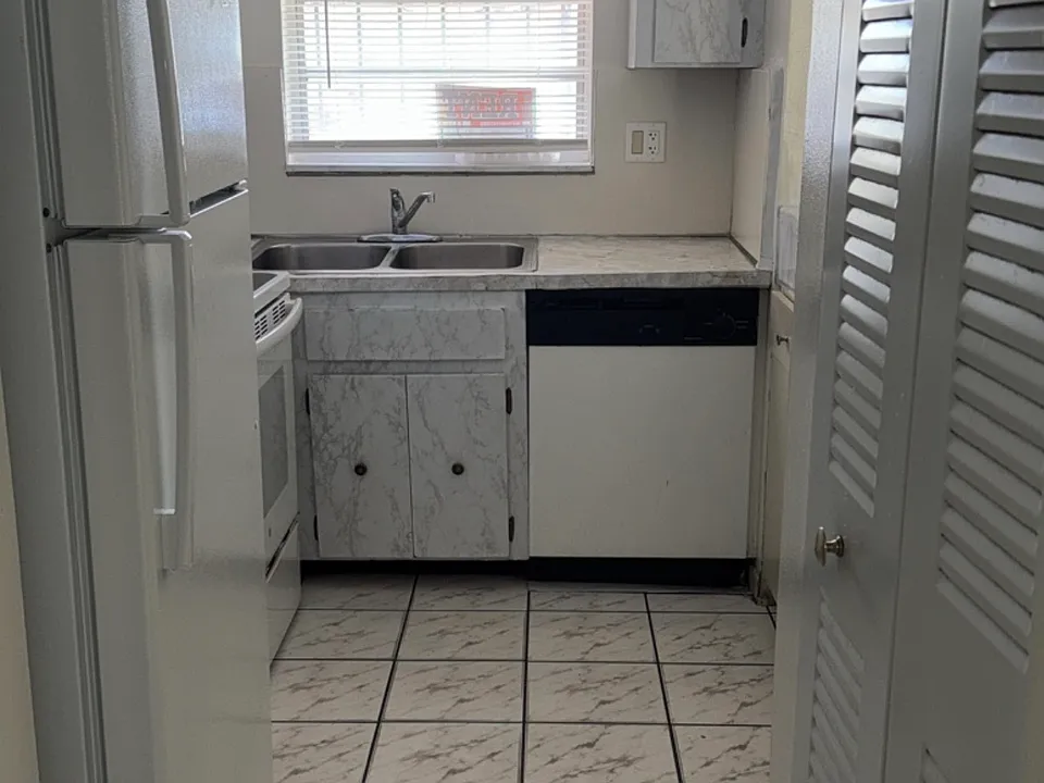 8889 Fontainebleau Blvd #206