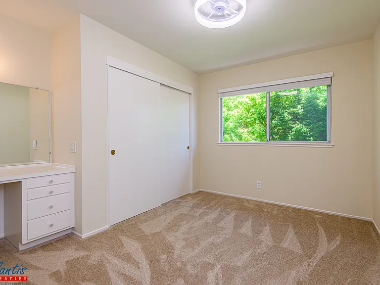 2566 Fairglen Dr — Photo 16