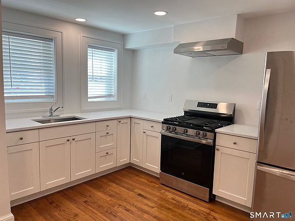 5th image of 446 Old Stratfield Rd