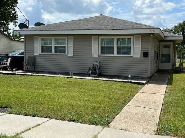 3136 Hero Dr, Gretna, LA 70053