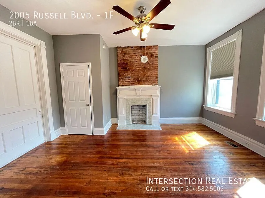 Stunning 2 Bedroom w/ Large Rooms and Tasteful Updates Blocks from Lafayette Park — Photo 4