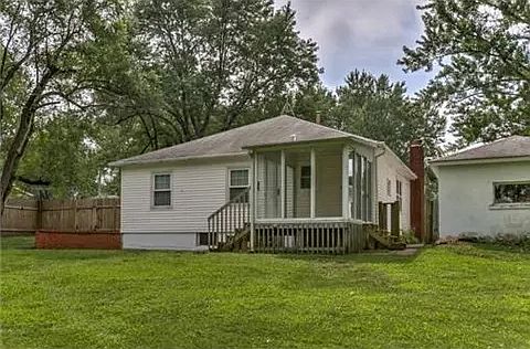 2nd image of 406 NE 74th St
