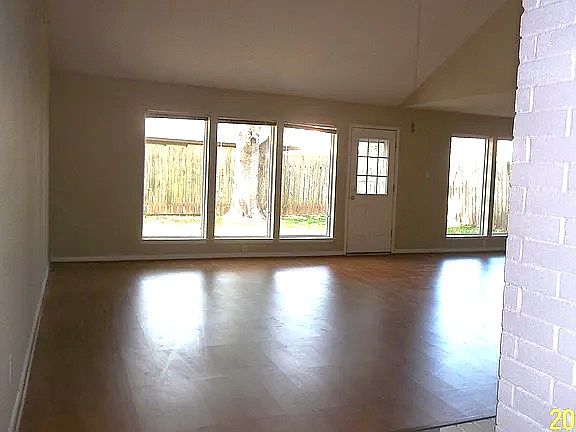 4th image of 2846 Colony Dr