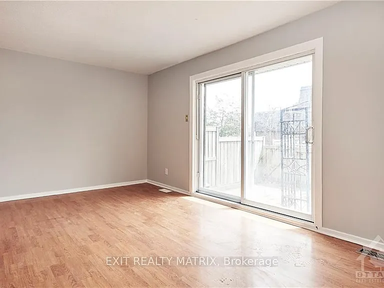 2988 Fairlea Cres — Photo 10