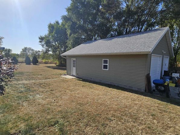 3250 Gilbertville Rd, Evansdale, IA 50707
