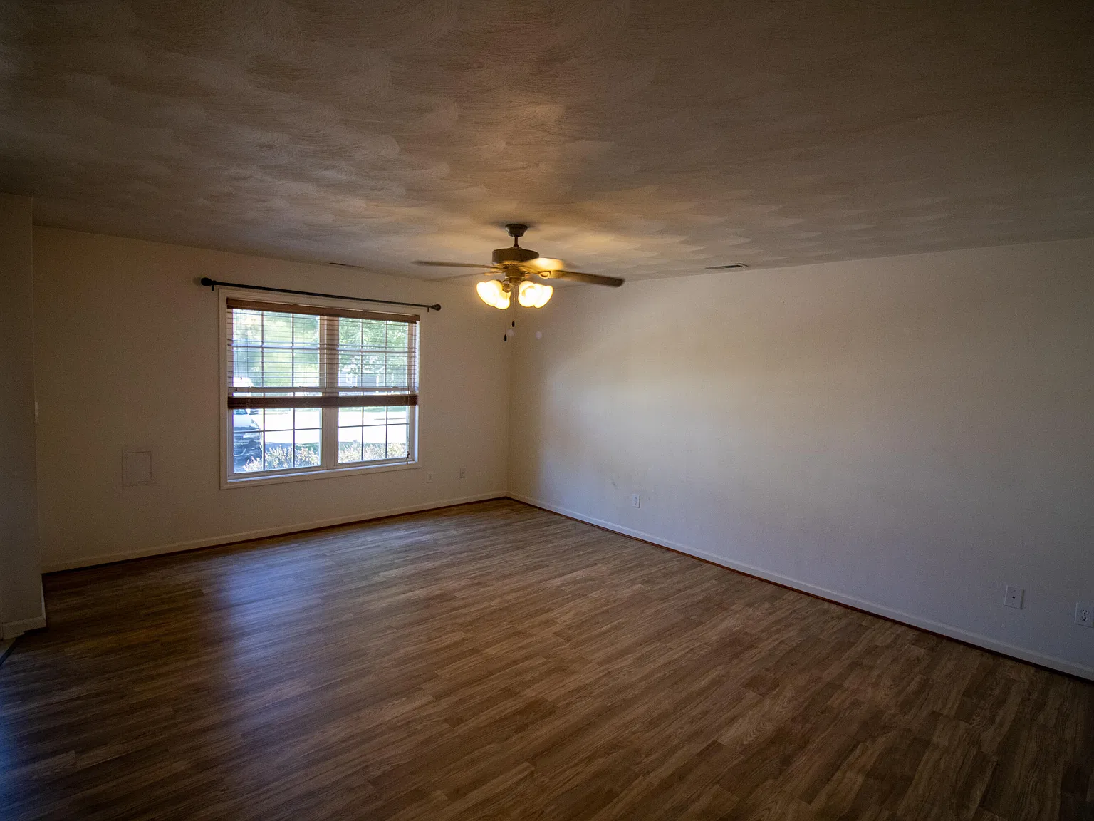 2 bed, 2.5 bath, 1524 sqft, $1,650 — Photo 2
