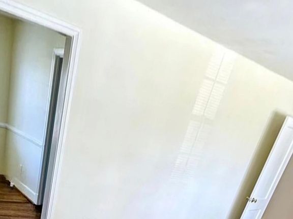 4th image of 2108 Hampstead Ave