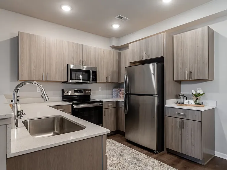 Barrington Square Luxury Apartments — Photo 37