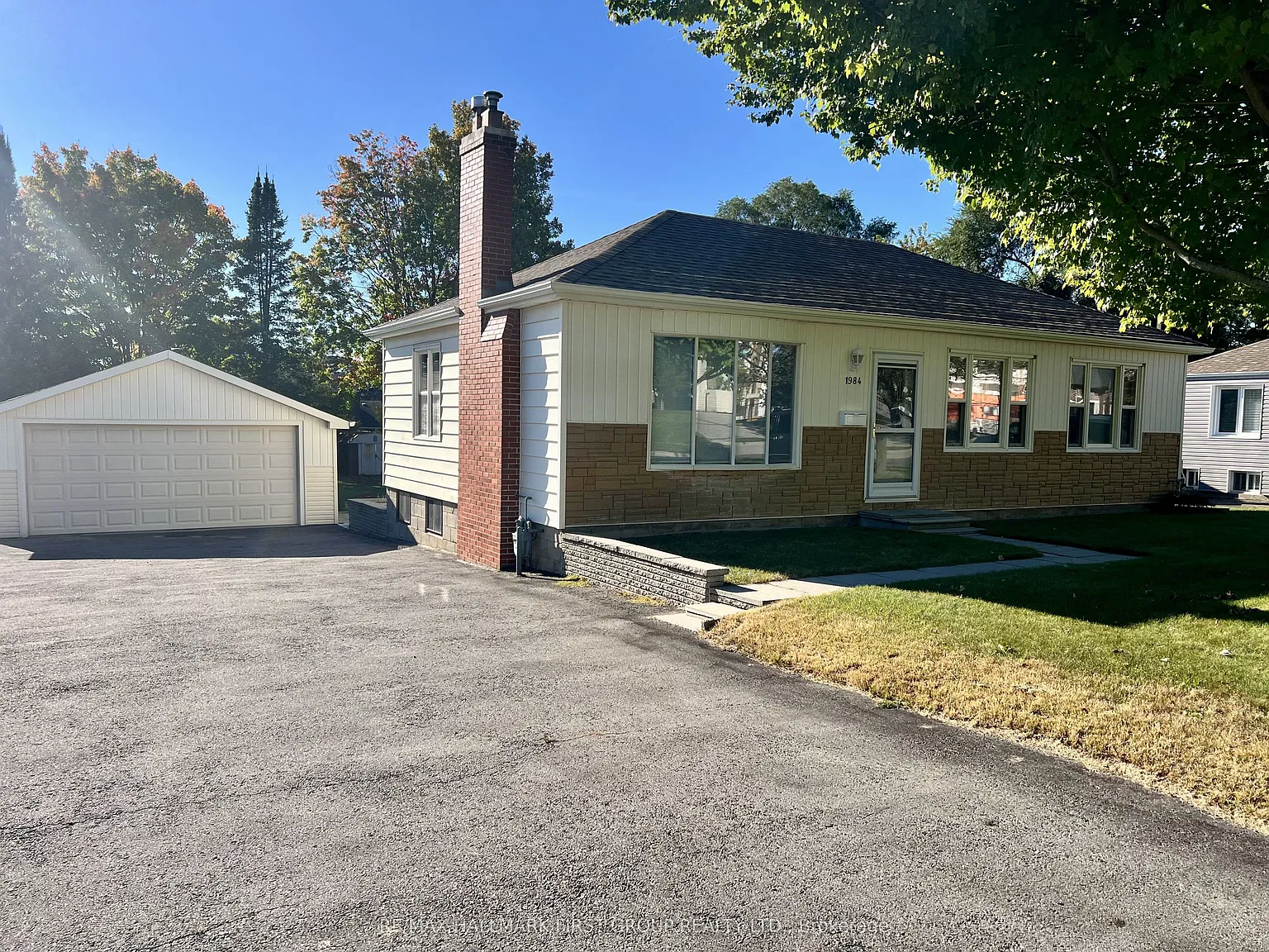 3 bed, $2,950 — Photo 2