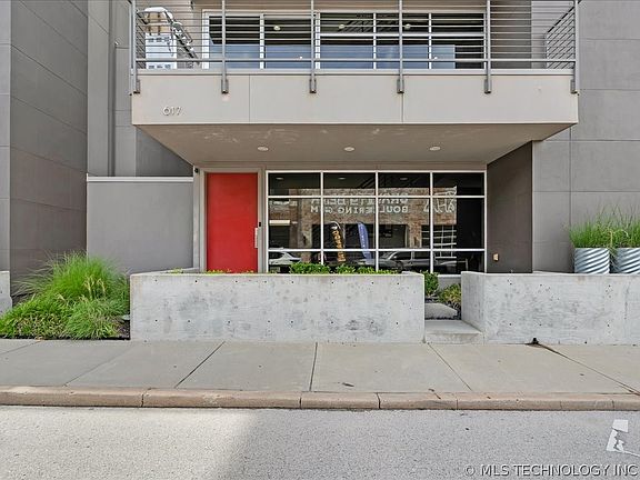 3rd image of 617 E 3rd St #617