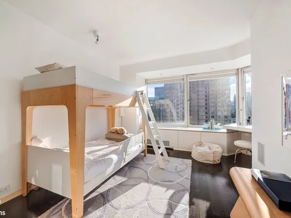 150 West 56th Street image 10 of 14