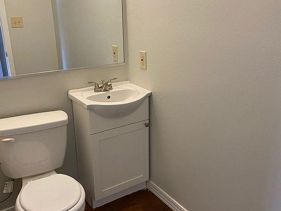 3rd image of 2138 Airline Dr Unit 121