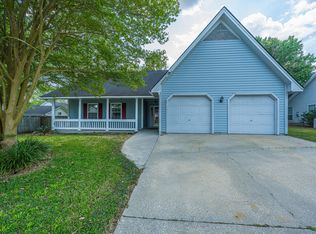 209 Woodland Lakes Rd, Goose Creek, SC 29445