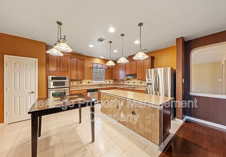 141 Springtree Blf — Photo 12