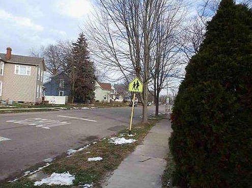 5th image of 611 S Plum St