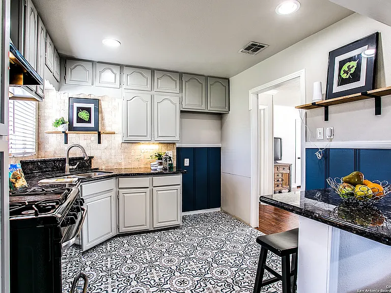 349 Laurelwood Dr — Photo 4