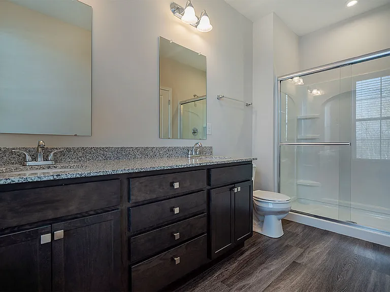 Bentley Apartments — Photo 11