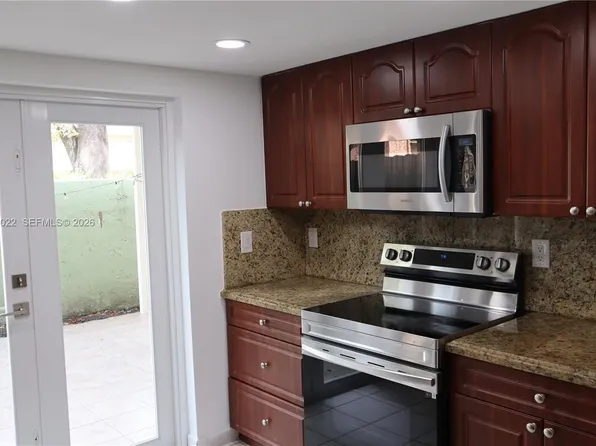 10101 W Okeechobee Rd APT 12101, Hialeah Gardens, FL 33016