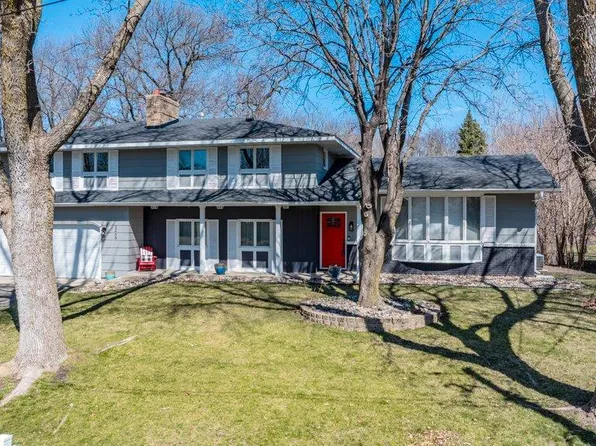 2268 17th St NW, New Brighton, MN 55112
