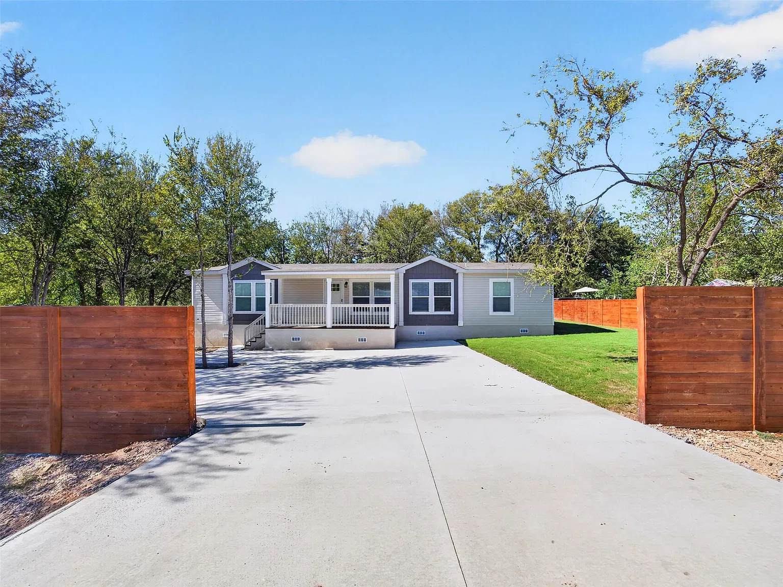 3 bed, 2.5 bath, 1800 sqft, $2,000 — Photo 1