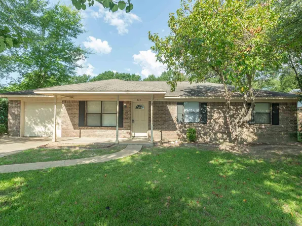 713 S Boyd St, Lindale, TX 75771