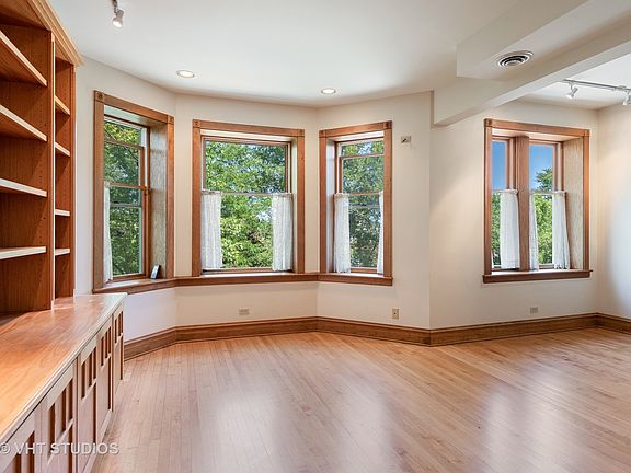 3rd image of 2339 W Medill Ave