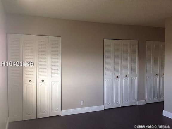 5th image of 415 SE 11th Ter APT 307