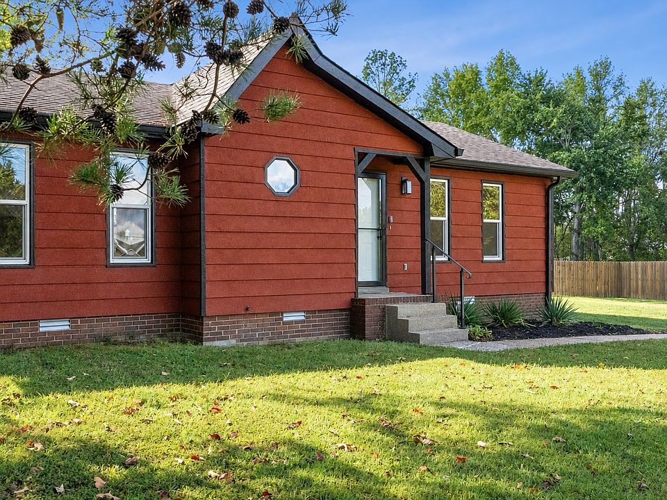1st image of 103 Ravenwood Cir