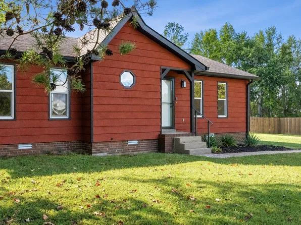 103 Ravenwood Cir, Dickson, TN 37055