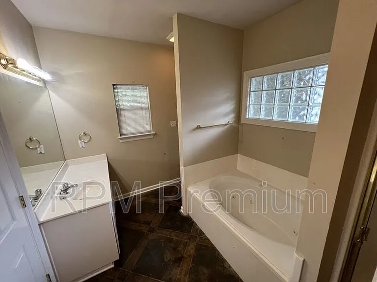 5557 Arialo Dr — Photo 16