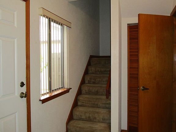 5th image of 367 W Castlewood Ln