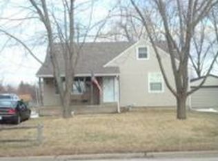553 S Main St, Farmington, IL 61531