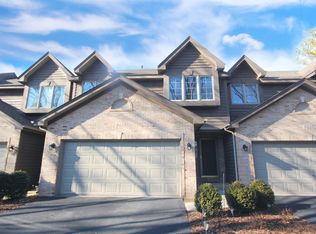 943 Millcreek Cir, Elgin, IL 60123