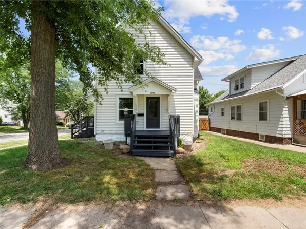 1356 Hinkley Ave NW, Cedar Rapids, IA 52405