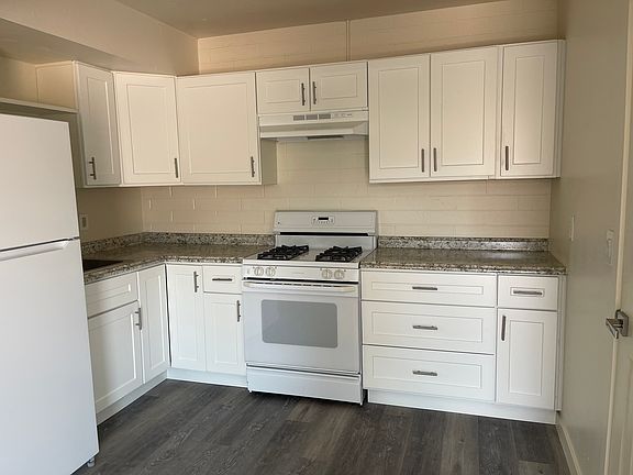 5th image of 833 W 1st St APT A