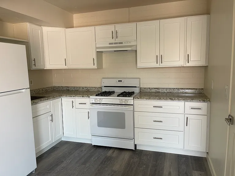 833 W 1st St #A — Photo 5