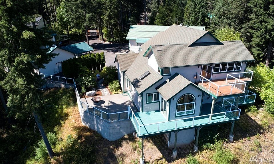 Builder's View Home with many amenitites. Three Buildings with 10 covered parking spaces and a Spectacular View to the Stuart Mountain Range!