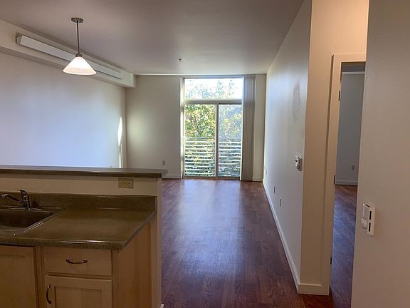 3rd image of 783 NW Naito Pkwy #324